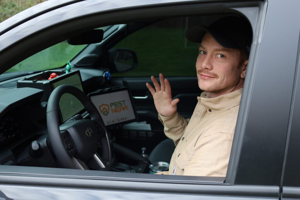 Pest Control Service Vehicle in Everett