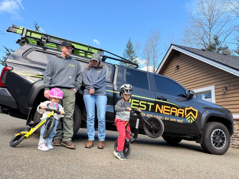 Professional pest control family and branded service truck in Everett WA, PestNear residential extermination services.